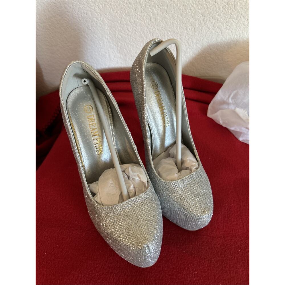 Women’s Heels Silver Size 5 1/2 New Dream Pairs